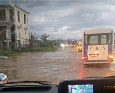 01-flooded-road-convoy